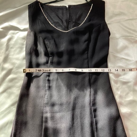 Vintage 1960s Black Sleeveless V-Neck Back Zip Crepe Dress w/ Rhinestones Size 0 - Picture 11 of 15